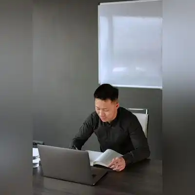 赖雅